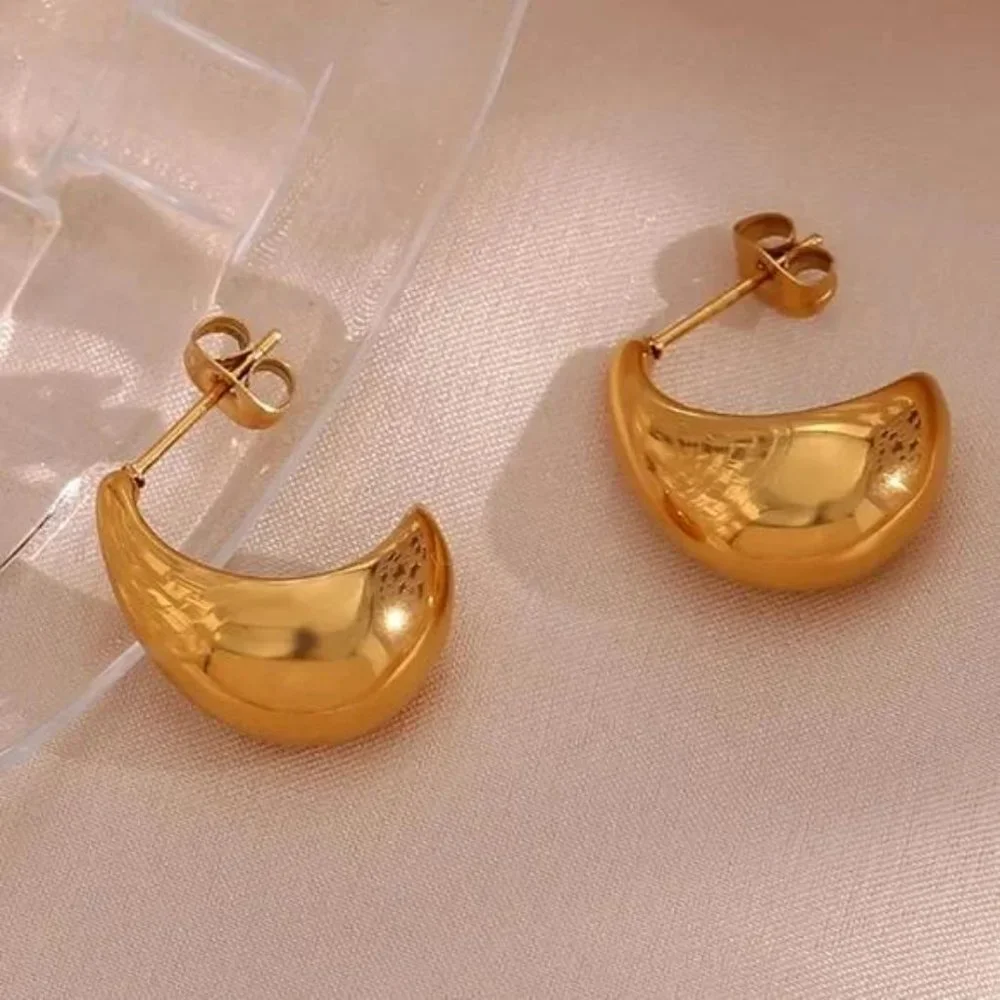 New 18K Gold Hollow Out Boat Shape Stud Earring, NICE EARRINGS, CUTE EARRINGS - Picture 4 of 7